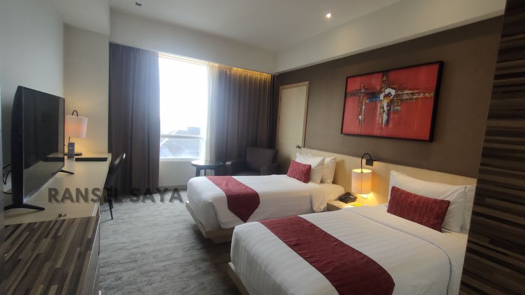 Twin bed Superior Room Grand Zuri BSD